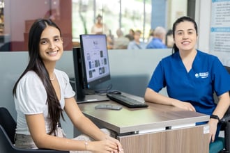 ¿Cómo limpiar el ojo después de una cirugía? Guía postoperatoria 2025